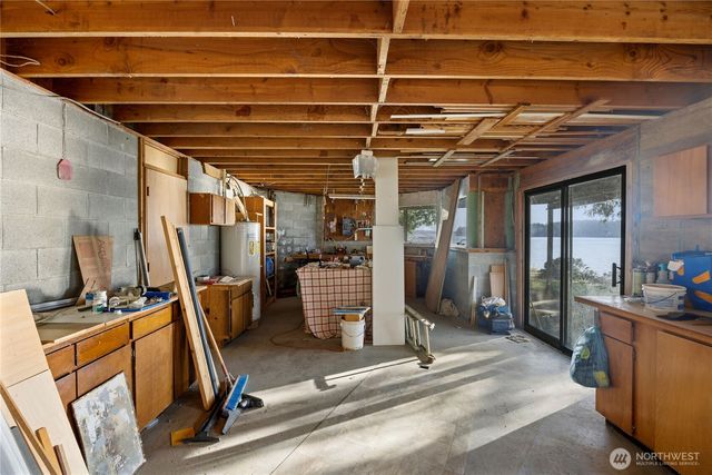 820 E Burgundy Road, Shelton, WA 98584