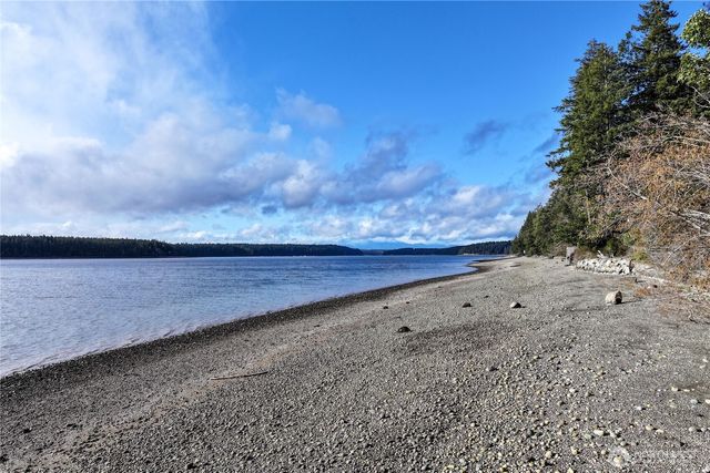 820 E Burgundy Road, Shelton, WA 98584