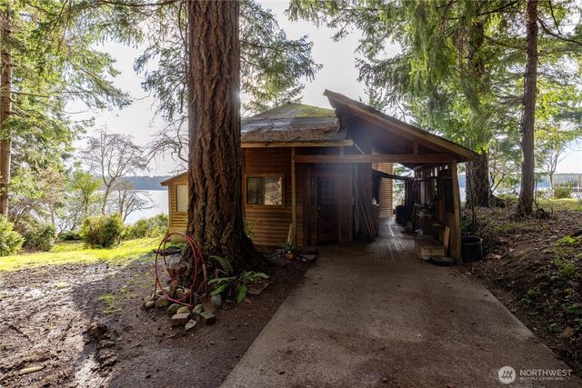 820 E Burgundy Road, Shelton, WA 98584