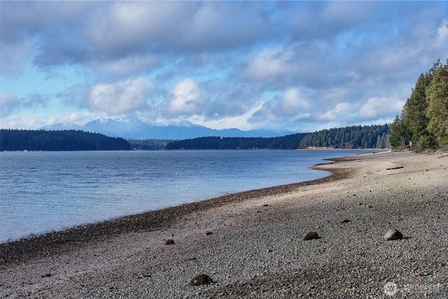 820 E Burgundy Road, Shelton, WA 98584