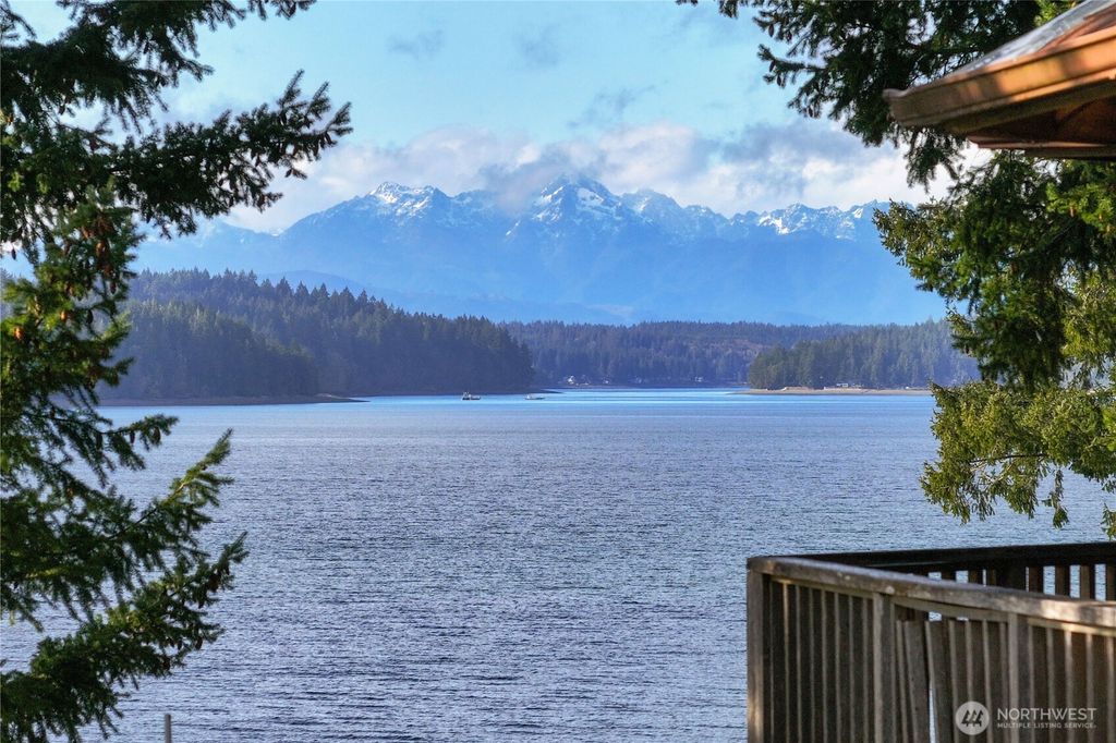 820 E Burgundy Road, Shelton, WA 98584