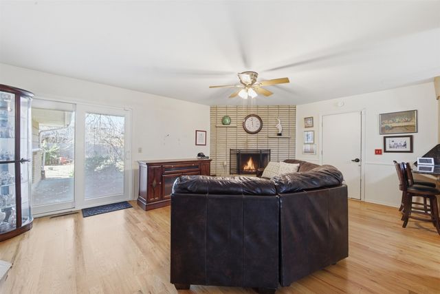 341 N Whitfield St, Wichita, KS 67206