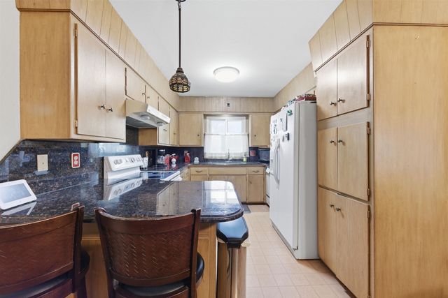 341 N Whitfield St, Wichita, KS 67206