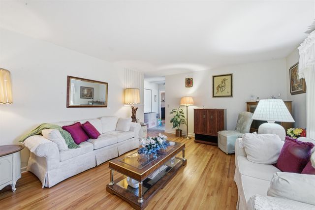 341 N Whitfield St, Wichita, KS 67206