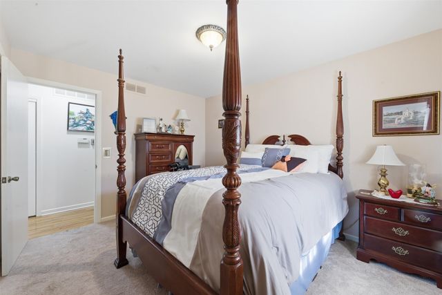 341 N Whitfield St, Wichita, KS 67206