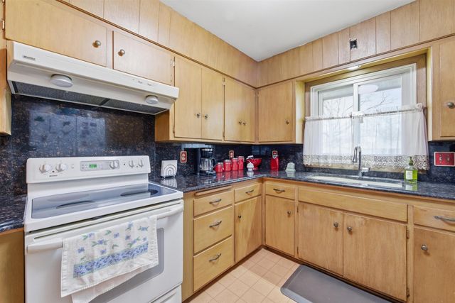 341 N Whitfield St, Wichita, KS 67206