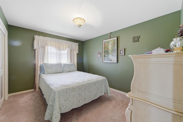 341 N Whitfield St, Wichita, KS 67206