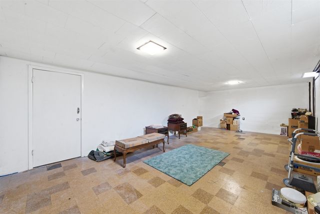 341 N Whitfield St, Wichita, KS 67206