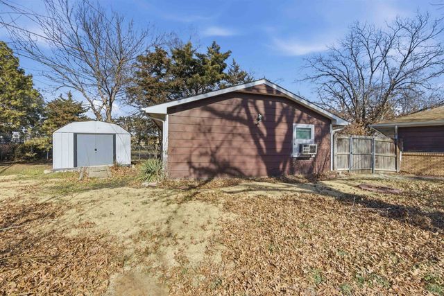 341 N Whitfield St, Wichita, KS 67206