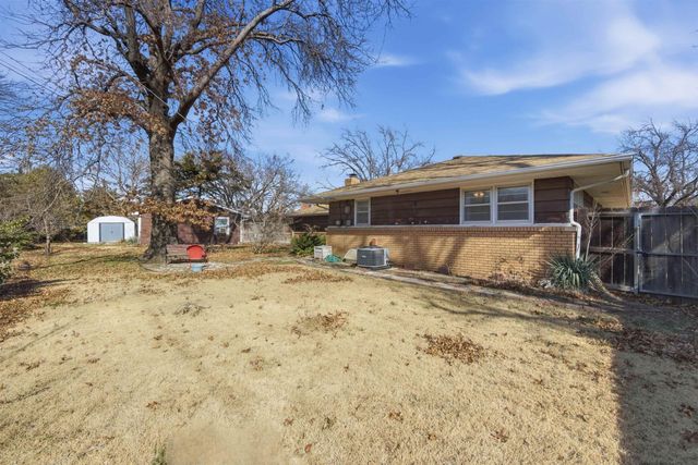 341 N Whitfield St, Wichita, KS 67206