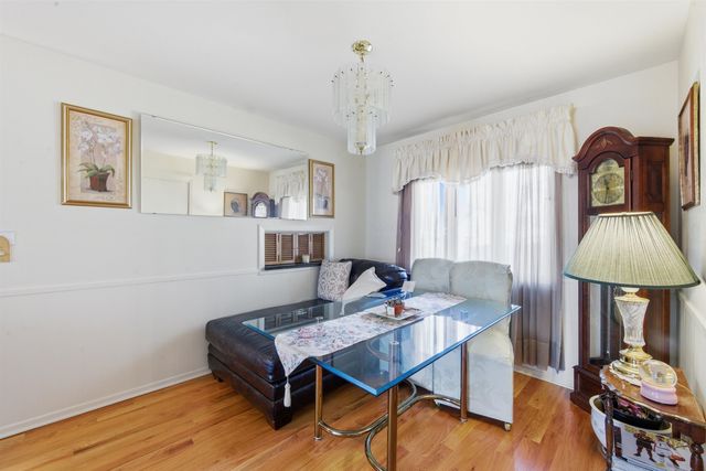 341 N Whitfield St, Wichita, KS 67206