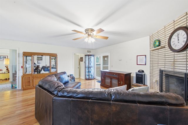 341 N Whitfield St, Wichita, KS 67206