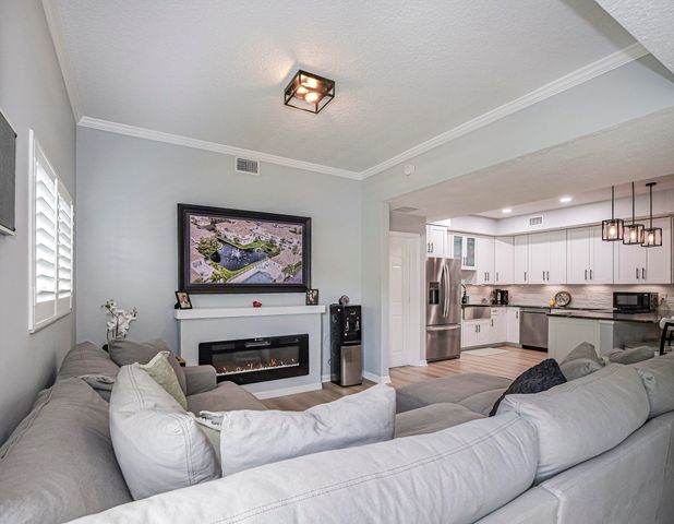 524 7th Square, Vero Beach, FL 32962