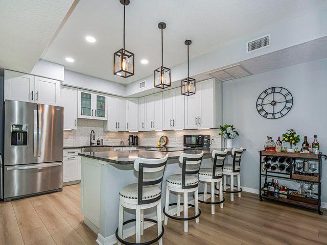 524 7th Square, Vero Beach, FL 32962