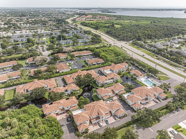 524 7th Square, Vero Beach, FL 32962
