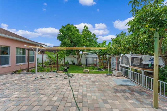 323 ALEGRIANO COURT, Kissimmee, FL 34758
