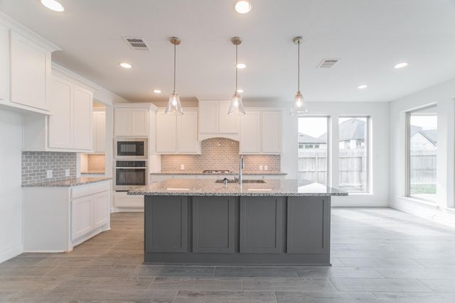 9430 Stablewood Lakes Lane, Tomball, TX 77375