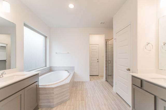 9430 Stablewood Lakes Lane, Tomball, TX 77375