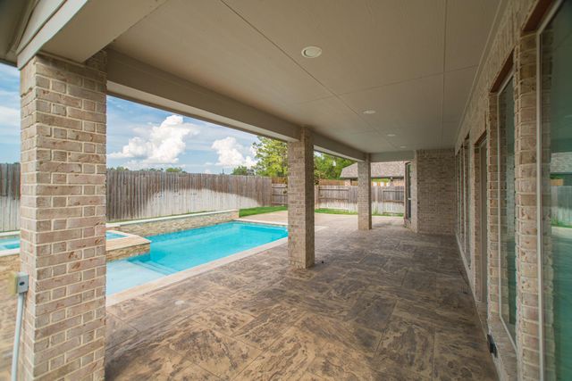9430 Stablewood Lakes Lane, Tomball, TX 77375