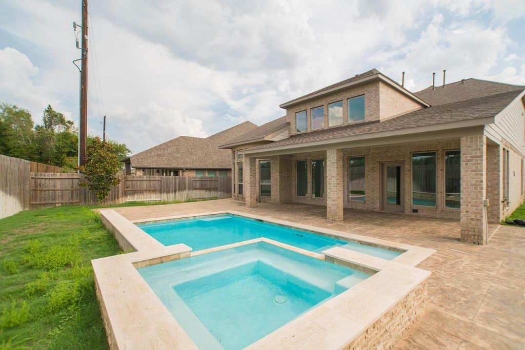 9430 Stablewood Lakes Lane, Tomball, TX 77375