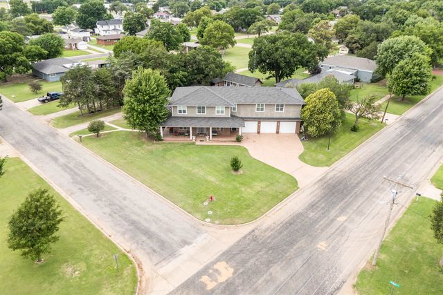 612 Holmes St, Kiowa, KS 67070