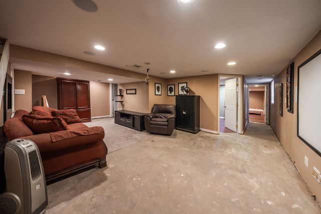 612 Holmes St, Kiowa, KS 67070