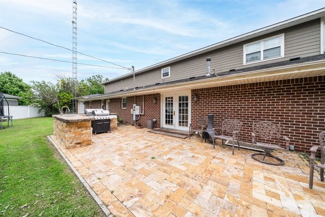 612 Holmes St, Kiowa, KS 67070