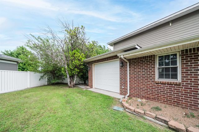 612 Holmes St, Kiowa, KS 67070