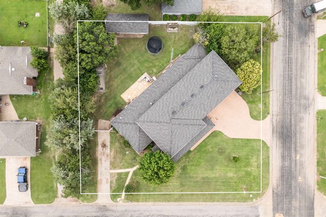 612 Holmes St, Kiowa, KS 67070