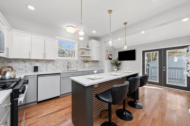 10141 S Emerald Avenue, Chicago, IL 60628