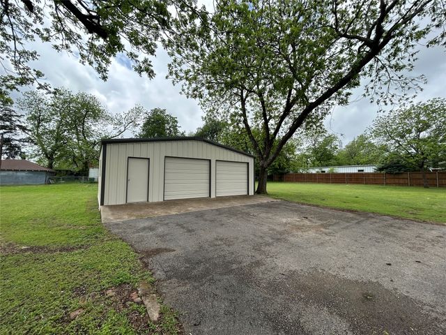 413 N Washington Street, West, TX 76691