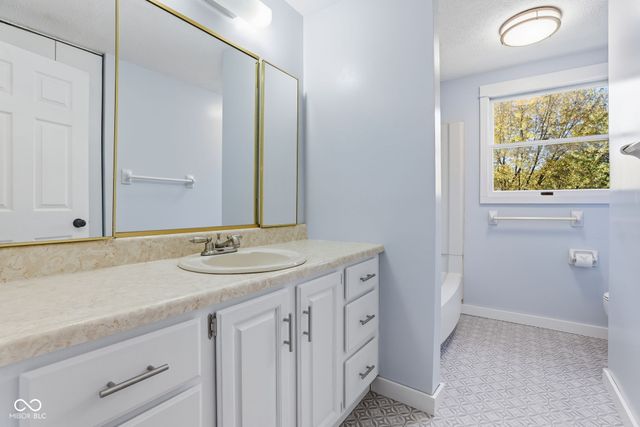 11302 Wood Creek Drive, Carmel, IN 46033