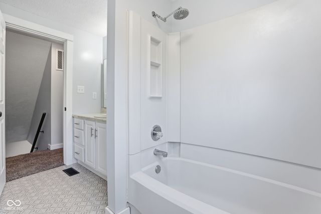 11302 Wood Creek Drive, Carmel, IN 46033