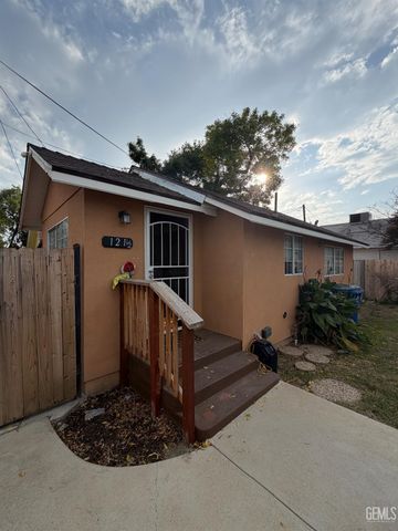 121 Roberts Lane, Bakersfield, CA 93308