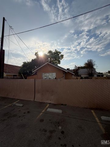 121 Roberts Lane, Bakersfield, CA 93308