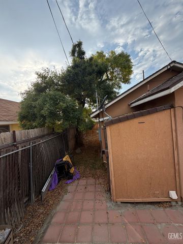 121 Roberts Lane, Bakersfield, CA 93308