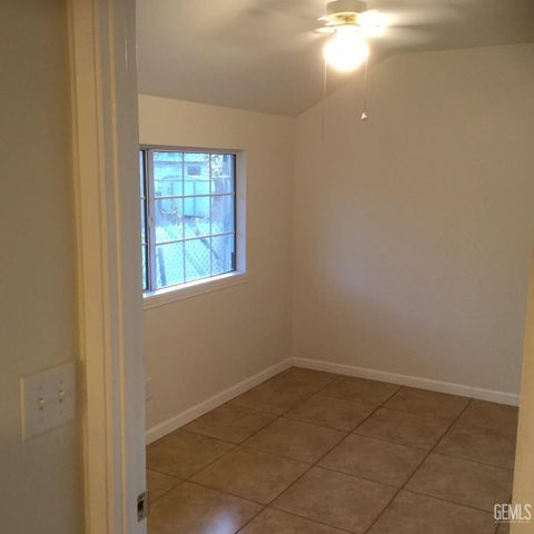 121 Roberts Lane, Bakersfield, CA 93308