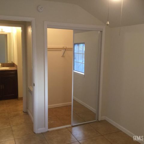 121 Roberts Lane, Bakersfield, CA 93308