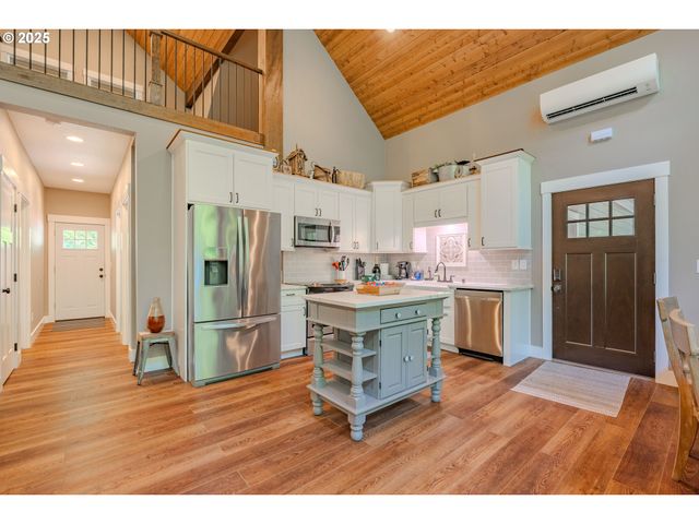 25815 Ne LUCIA FALLS Rd, Yacolt, WA 98675