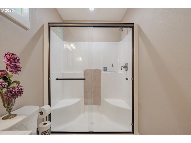 25815 Ne LUCIA FALLS Rd, Yacolt, WA 98675