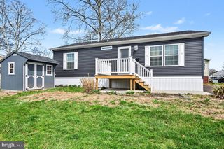215 GREEN HILL DR, Green Lane, PA 18054