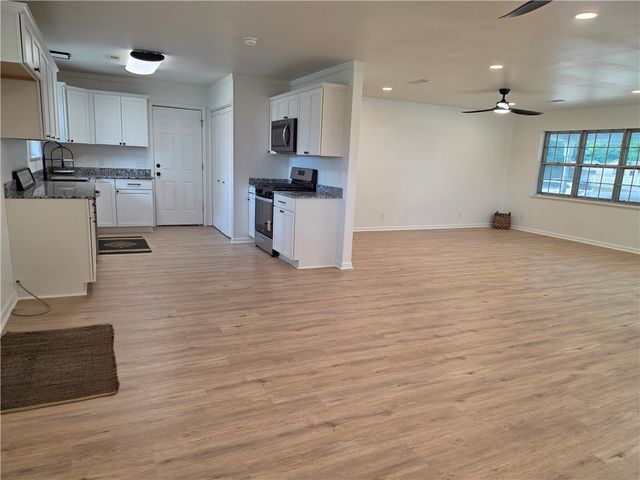 800 Carlton Street, Springdale, AR 72762