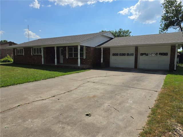800 Carlton Street, Springdale, AR 72762