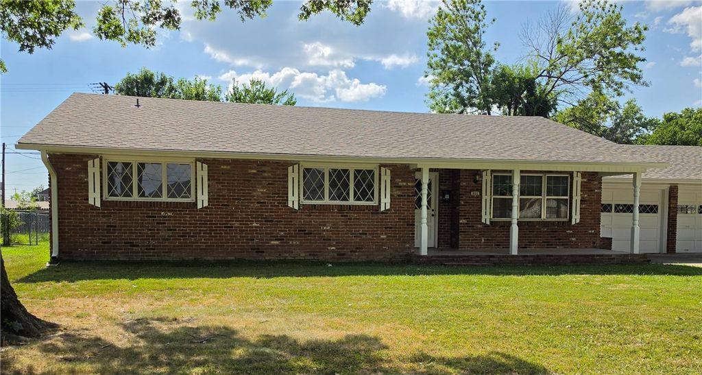 800 Carlton Street, Springdale, AR 72762