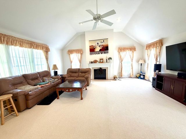 43 Independence Ln, Ashland, MA 01721