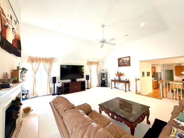 43 Independence Ln, Ashland, MA 01721
