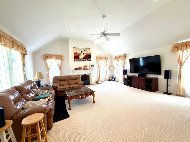 43 Independence Ln, Ashland, MA 01721