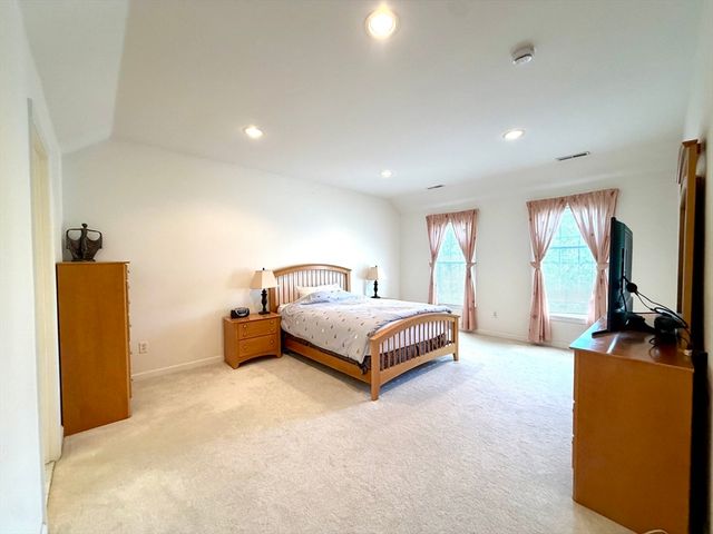 43 Independence Ln, Ashland, MA 01721