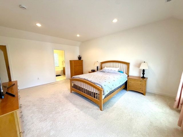 43 Independence Ln, Ashland, MA 01721