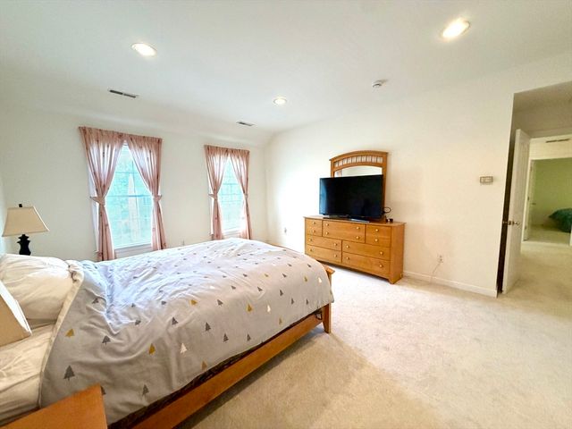 43 Independence Ln, Ashland, MA 01721